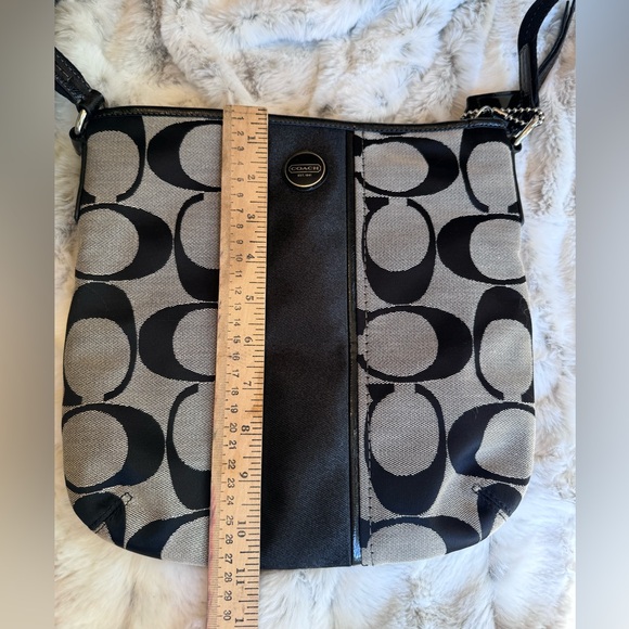 COACH #F21905 Signature Stripe Duffle Signature Canvas Black/Grey - Picture 4 of 8